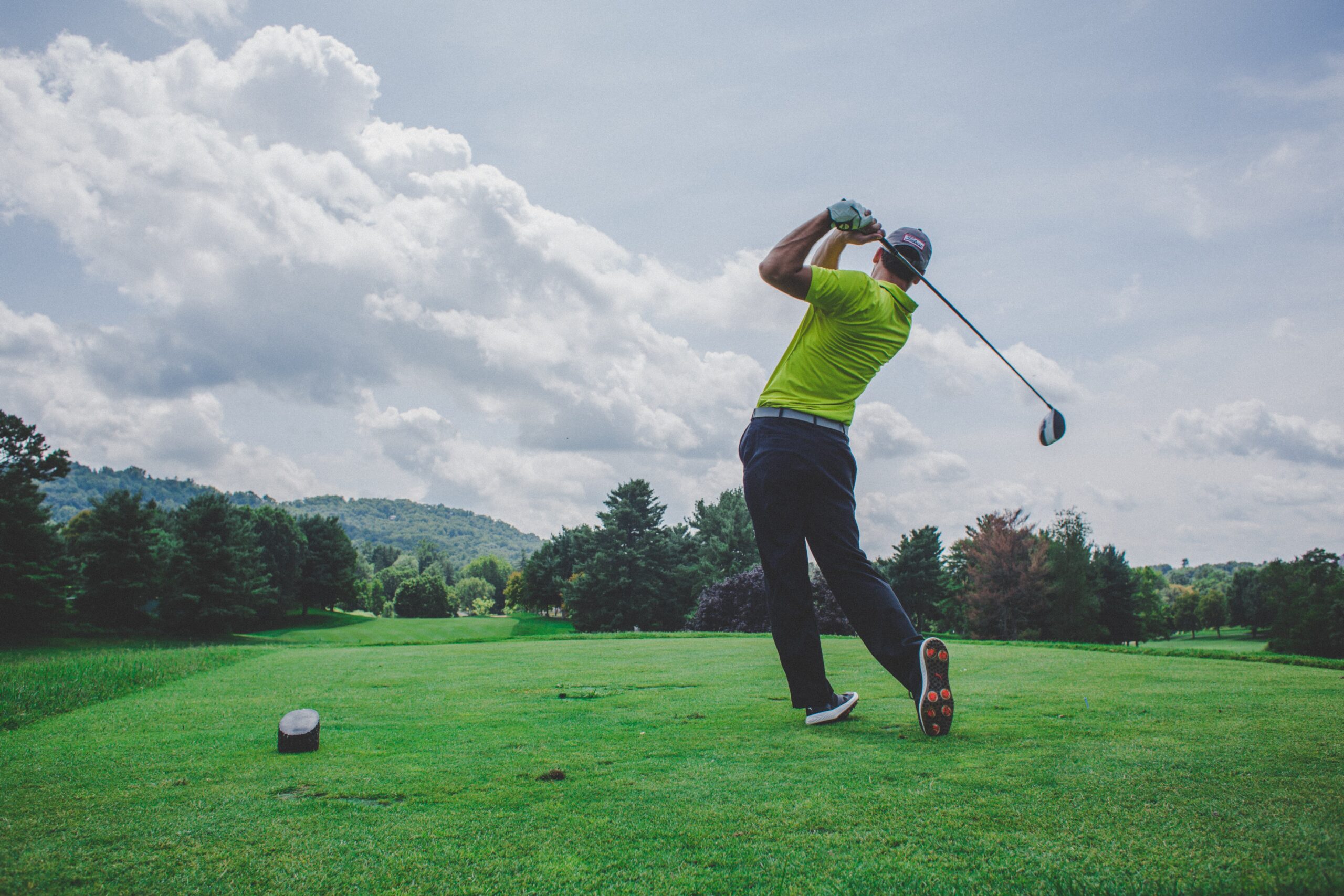 Transform Your Swing: Bringing the Golf Course Home With A Golf Simulator